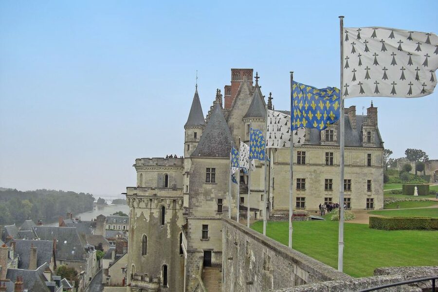 From Paris: Small-Group Loire Valley Castles Full-Day Tour - Chambord’s huge scale and famous staircase