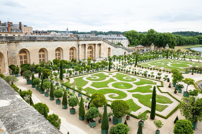 From Paris: Versailles Bike Tour w/ Palace, Gardens, & Picnic - The Grand Canal and the picnic