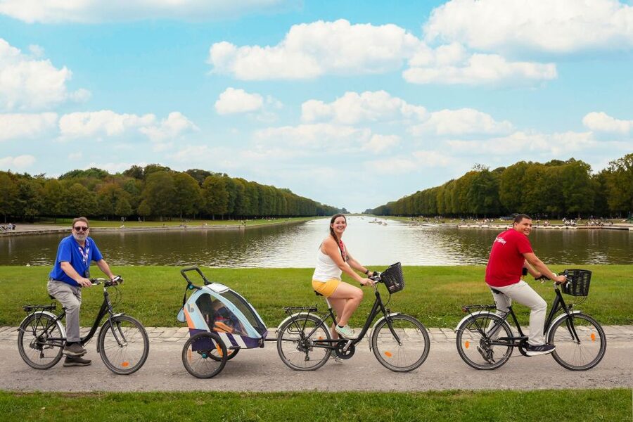 From Paris: Versailles Bike Tour with Gardens & Palace Entry - Meeting at Javel and taking the train to Versailles