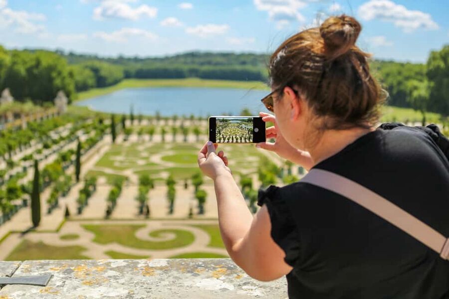 From Paris: Versailles Guided Tour with Skip-the-Line Entry - State Apartments and the machinery of court life