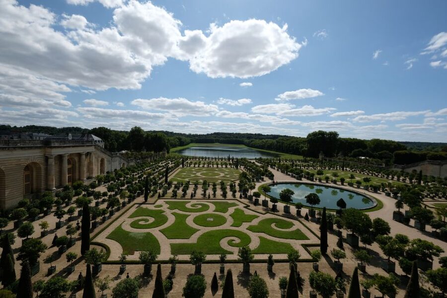 From Paris: Versailles Palace and Gardens Guided Day Trip - Trianon, Petit Trianon, and the Queen’s Hamlet
