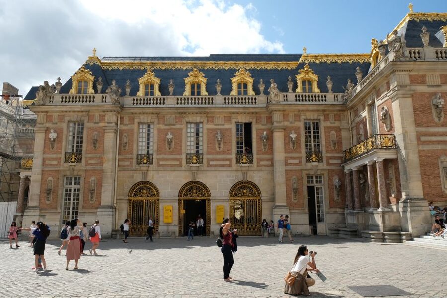 From Paris: Versailles Palace and Gardens Guided Day Trip - How the small group changes the experience