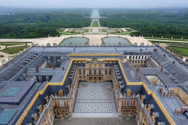 From Paris: Versailles Palace and Gardens with Transfer - The gardens and André Le Nôtre’s grand design