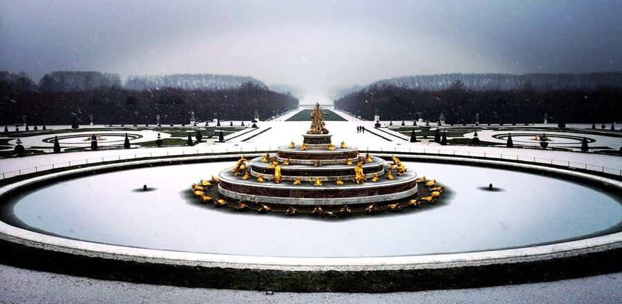 From Paris: Versailles Palace & Gardens Private Guided Tour - What makes the private guide valuable