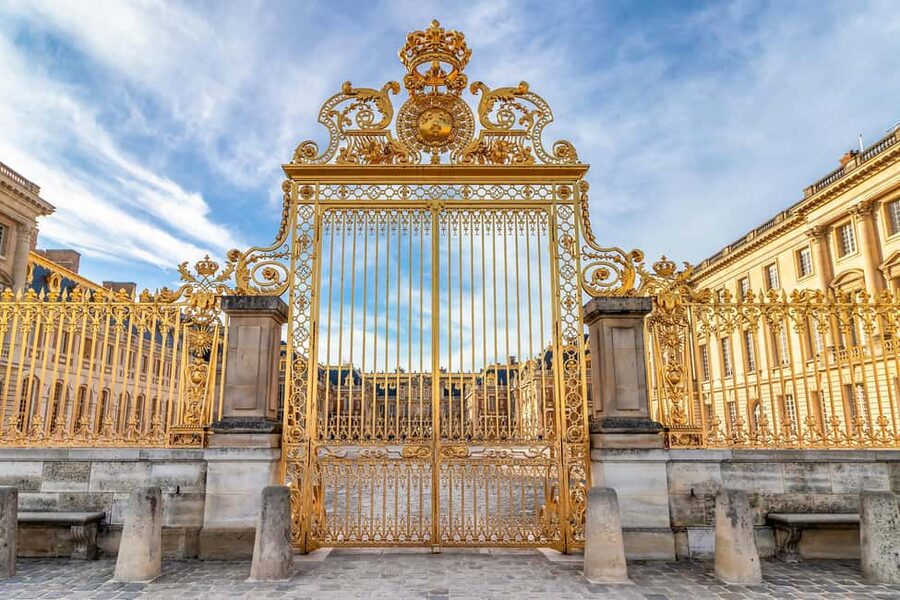 From Paris: Versailles Palace & Gardens with Transportation - What the host does, and what the app does