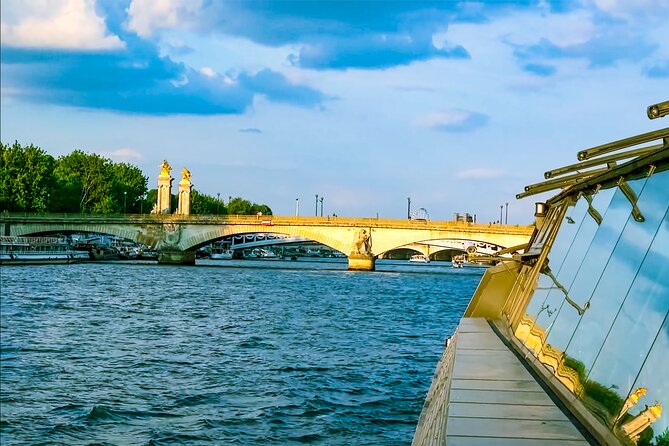 Full Day Paris City Pass: 50 Museums, Unlimited Hop On/Off Cruise - Stop 7: Hôtel de Ville, Le Marais, and modern art