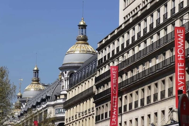 German private Walking Tour through Montmartre & Passages - From Moulin Rouge into Montmartre