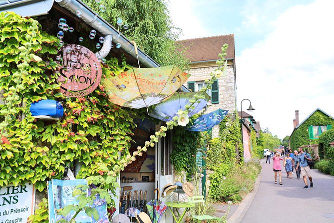 Giverny and Monet's Garden Half-Day Trip from Paris - Fifteen minutes in the village of Giverny