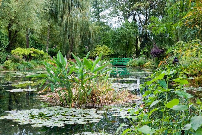 Giverny and Versailles Full-Day Private Guided Tour with Hotel Pickup - Lunch is not included, so plan the middle of the day