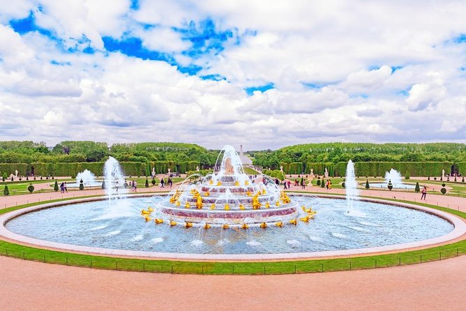 Giverny and Versailles Full-Day Private Guided Tour with Hotel Pickup - The guides can shape the whole day