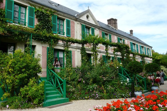 Giverny and Versailles Small Group Day Trip from Paris with Lunch - Who should book this day trip?