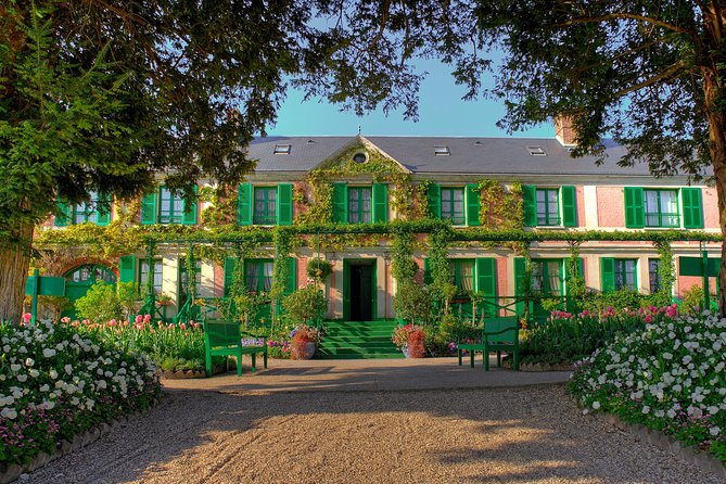 Giverny & Auvers sur Oise Private Day Trip with Monet & Van Gogh Tour from Paris - The small church and cemetery in Giverny