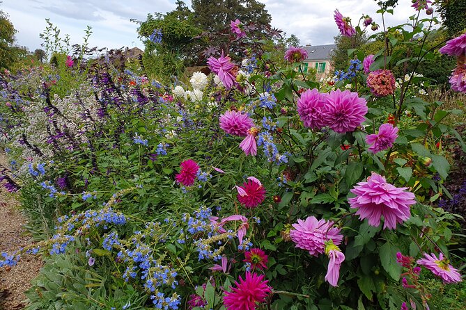 Giverny Half-Day Guided Tour from Paris - The return through villages and along the Seine