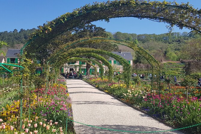 Giverny Half-Day Guided Tour from Paris - Entering the Clos Normand garden