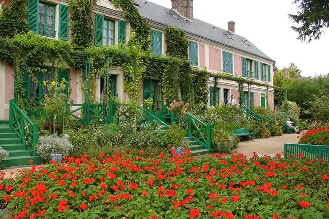 Giverny Half Day Guided Trip with Monet's House & Gardens from Paris by minivan - Monet’s pink house and private world