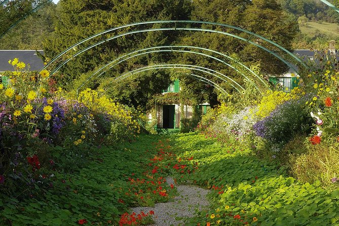 Giverny Half Day Guided Trip with Monet's House & Gardens from Paris by minivan - Two hours at Giverny can go quickly