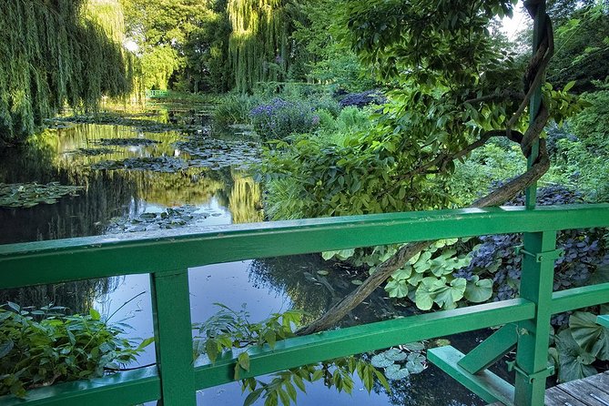 Giverny Half Day Guided Trip with Monet's House & Gardens from Paris by minivan - What the driver-guide adds