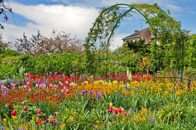Giverny Monet’s Home and Gardens Half Day Tour from Paris - A short walk through Giverny village
