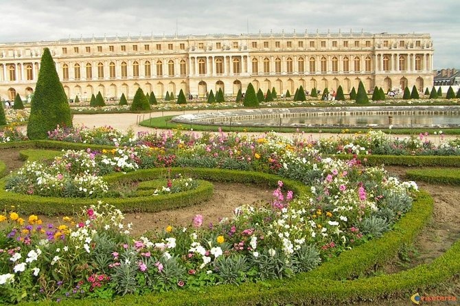 Giverny's House & Gardens plus Versailles Palace Day Trip with Lunch from Paris - Who should book this day trip?