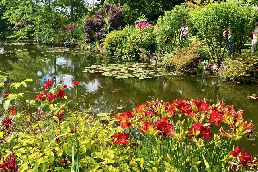 Giverny Versailles Trianon Small Group by Minivan from Paris - Lunch in Giverny: pleasant, but not included