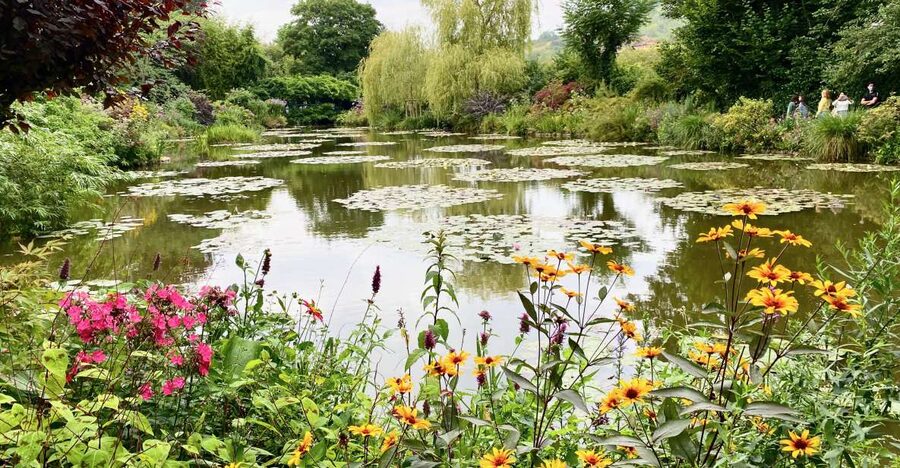 Giverny Versailles Trianon Small Group by Minivan from Paris - The early Paris pickup and ride to Giverny