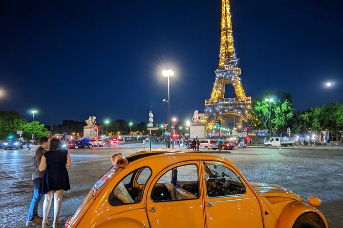 Guided and Private Tour of 3 hours through Paris aboard a Citroën 2cv - Montmartre gives you the richest stop