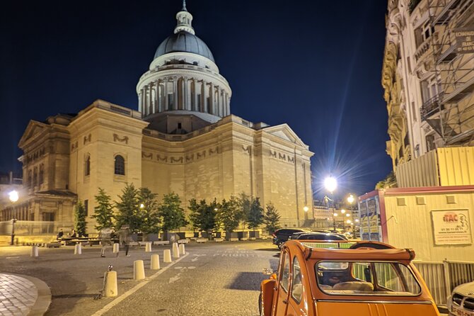 Guided and Private Tour of 3 hours through Paris aboard a Citroën 2cv - Le Marais and Place des Vosges