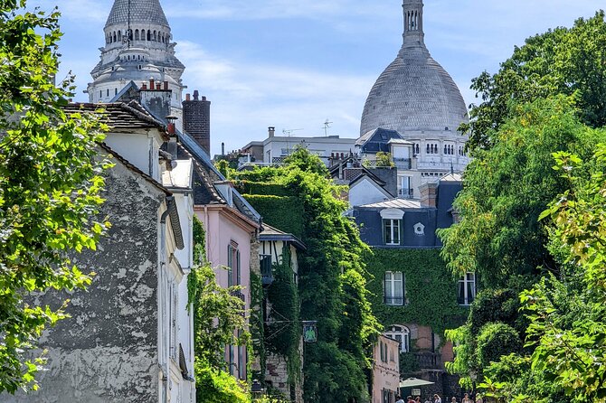 Guided and Private Tour of 3 hours through Paris aboard a Citroën 2cv - Île Saint-Louis ends with a sweet pause
