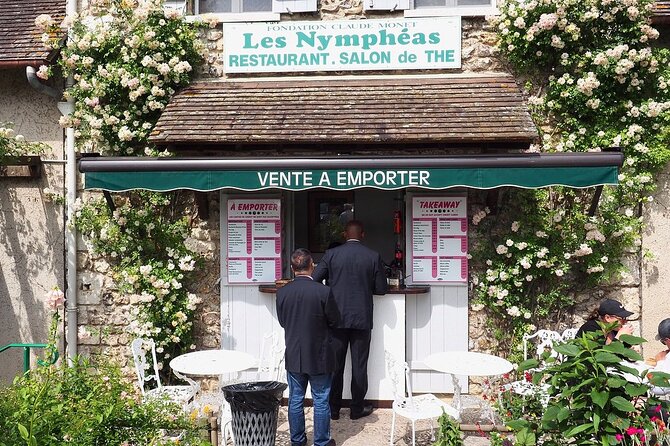 Guided tour Monet's house and gardens/small group - Inside Monet’s home