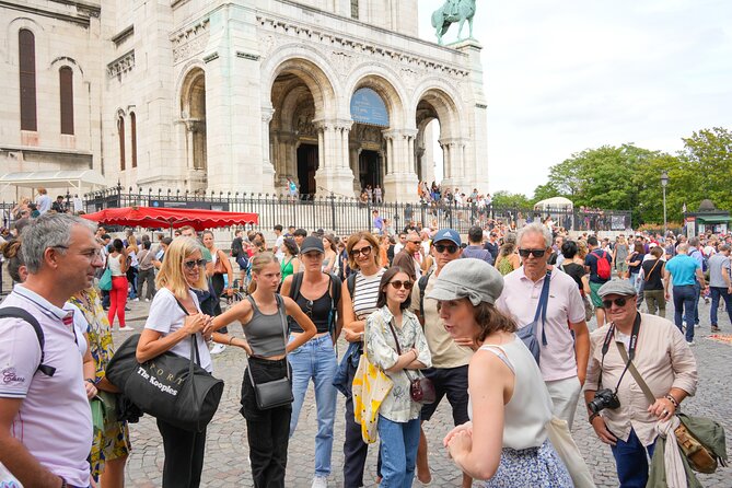 Guided tour of Montmartre in songs with a professional - Renoir, Rue Lepic, and the first Dalida stops
