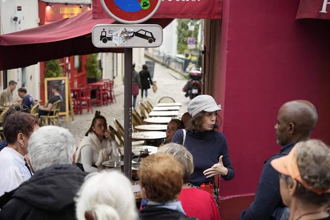 Guided tour of Montmartre in songs with a professional - The pink house, vineyard, and Au Lapin Agile