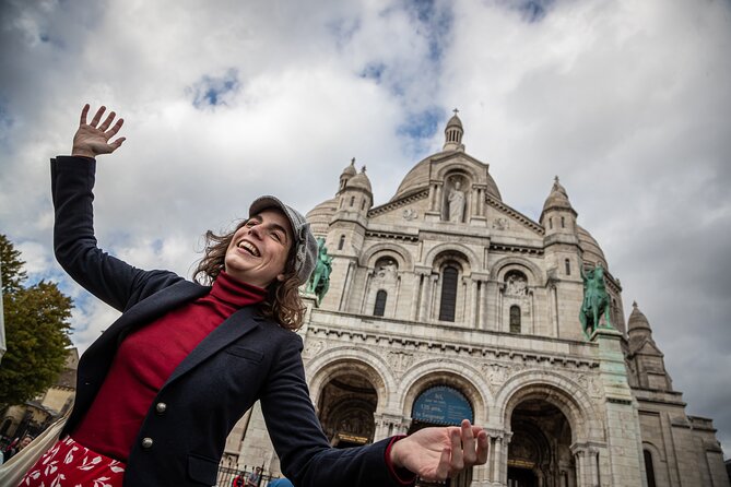 Guided tour of Montmartre in songs with a professional - Rue Norvins, Place du Tertre, and old cabarets