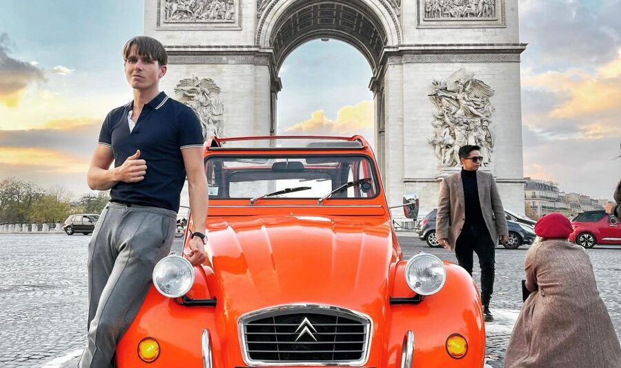 Guided Tour of Paris in Citroën 2CV - The guide, music, and local point of view