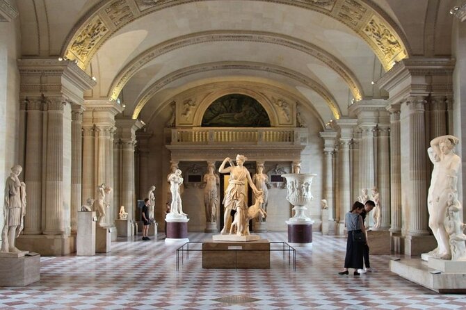 Guided tour of the Louvre Museum with tickets included - Meeting Matteo at Café Marly