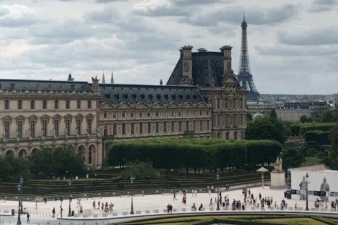 Guided tour of the Louvre Museum with tickets included - Starting Below Ground at the Medieval Louvre