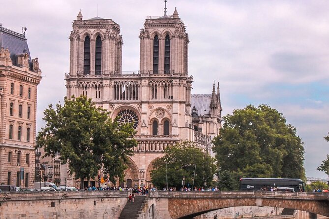 Half-day Walking tour with Fun Guide & Arc du Triomphe Tickets - A rapid introduction to Paris, from the Eiffel Tower to Montmartre