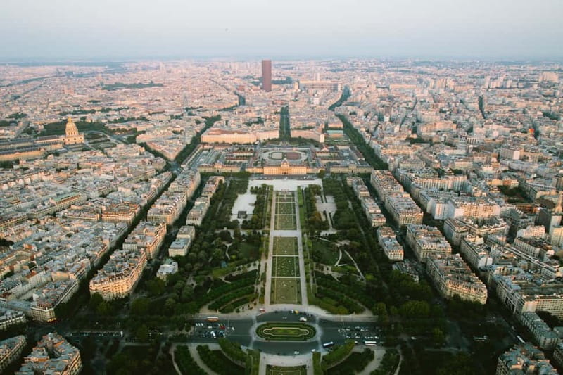 Highlights of Paris Bike Tour in English or Dutch - The Eiffel Tower: Pariss grand first impression