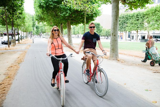 Highlights of Paris Bike Tour w/ a Local Guide (English or Dutch) - Place de la Concorde, the Louvre, and the gardens