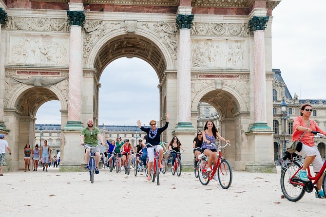 Highlights of Paris Bike Tour w/ a Local Guide (English or Dutch) - Guides, stories, and group size