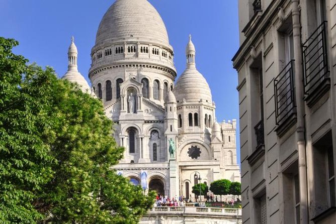 Impressionist Paris: d'Orsay & Montmartre Exclusive Guided Tour - Starting low in Montmartre at the Moulin Rouge