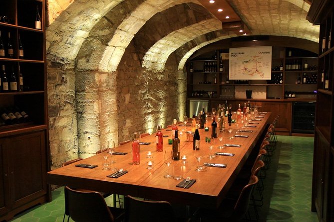 Incredible Loire castles tour with lunch and a vineyard visit - What the small group changes