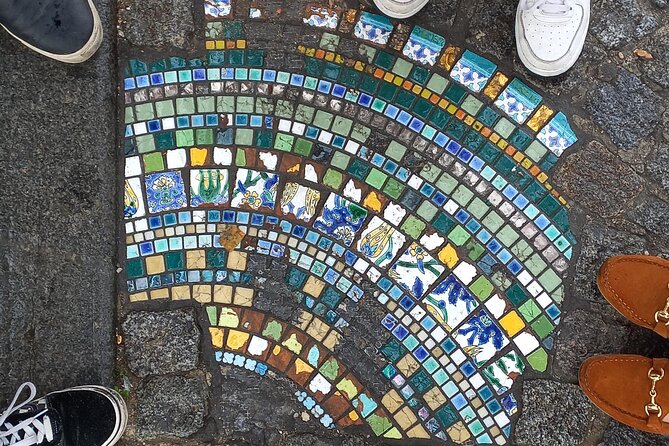 Invader Hunt - Street Art Tour of le Marais - Centre Pompidou in five revealing minutes