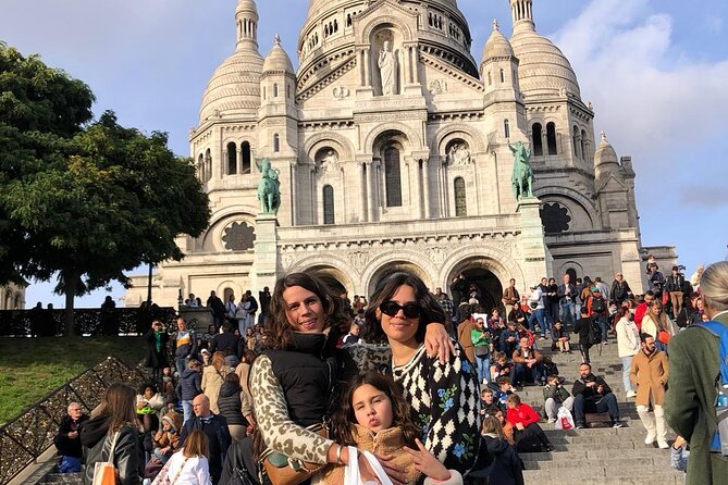 -Kids friendly- Eat, play, love Montmartre: 3H Walking Food Tour - The Clos Montmartre vineyard