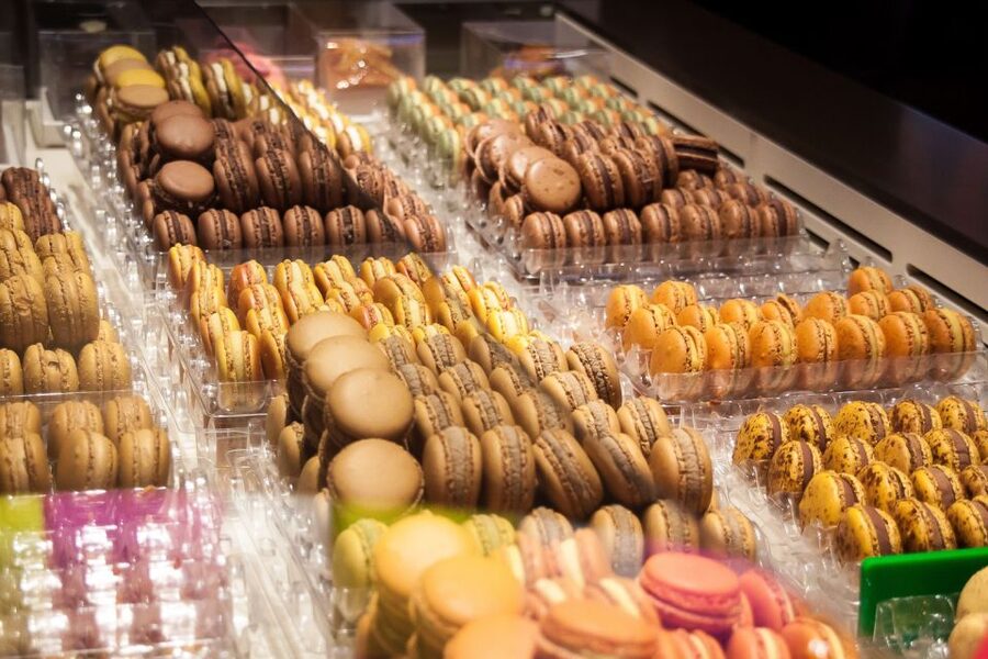Le Marais: Pastry and Chocolate Food Tour - Le Marais history between the tasting stops
