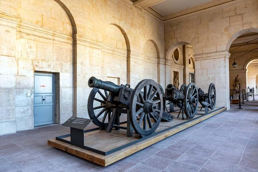 Les Invalides: Napoleon's Tomb & Army Museum Entry - Practical access and mobility notes