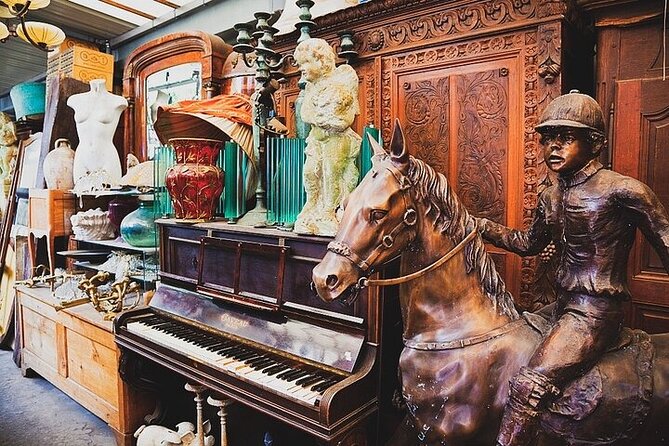 Les Puces de Saint Ouen Flea Market Private Tour in Paris - Meeting your guide and taking the metro