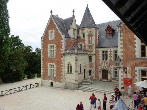 Loire Valley Castles Chenonceau Amboise & Da Vinci Small Group - Key points to know before booking