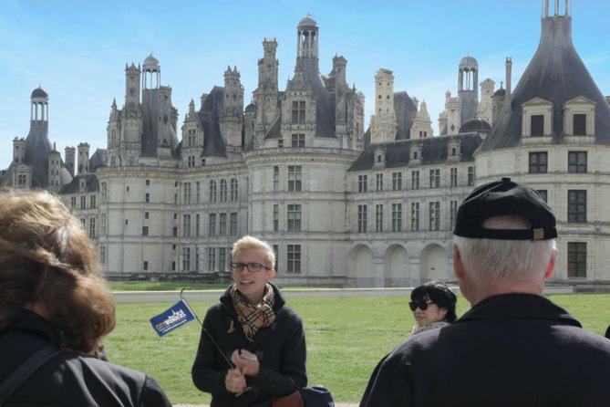 Loire Valley Castles Day Trip from Paris with Complementary Wine - Blois: lunch, royal clues, and a practical pause
