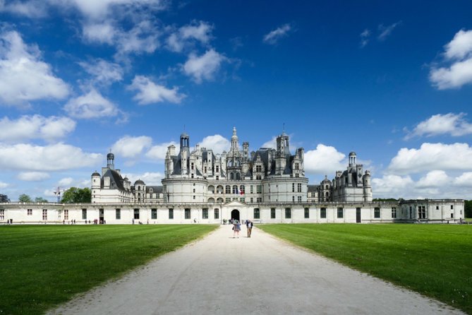 Loire Valley Castles Day Trip from Paris with Complementary Wine - Meeting near the Catacombs at 7:30 a.m.