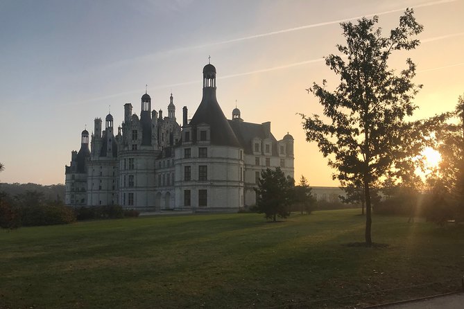 Loire Valley Castles Small-Group Day Trip from Paris - The early start from central Paris
